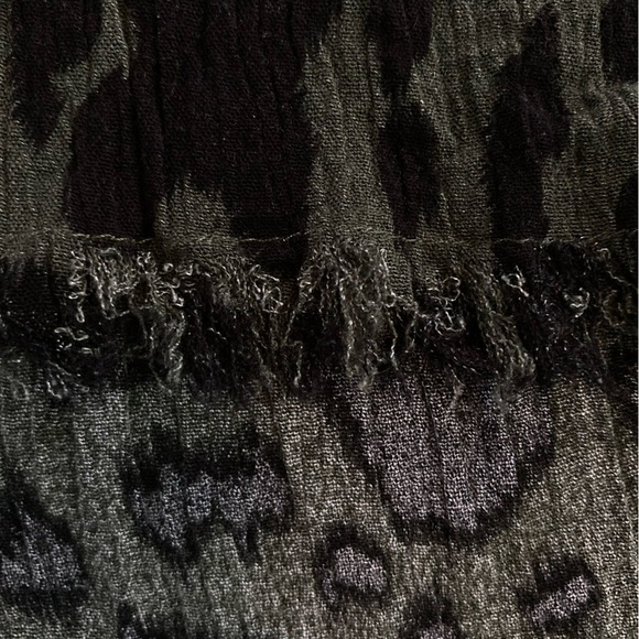 Umgee Cheetah Print Tunic Blouse V-Neck Raw Hem Green & Black (Size M) - Picture 9 of 14